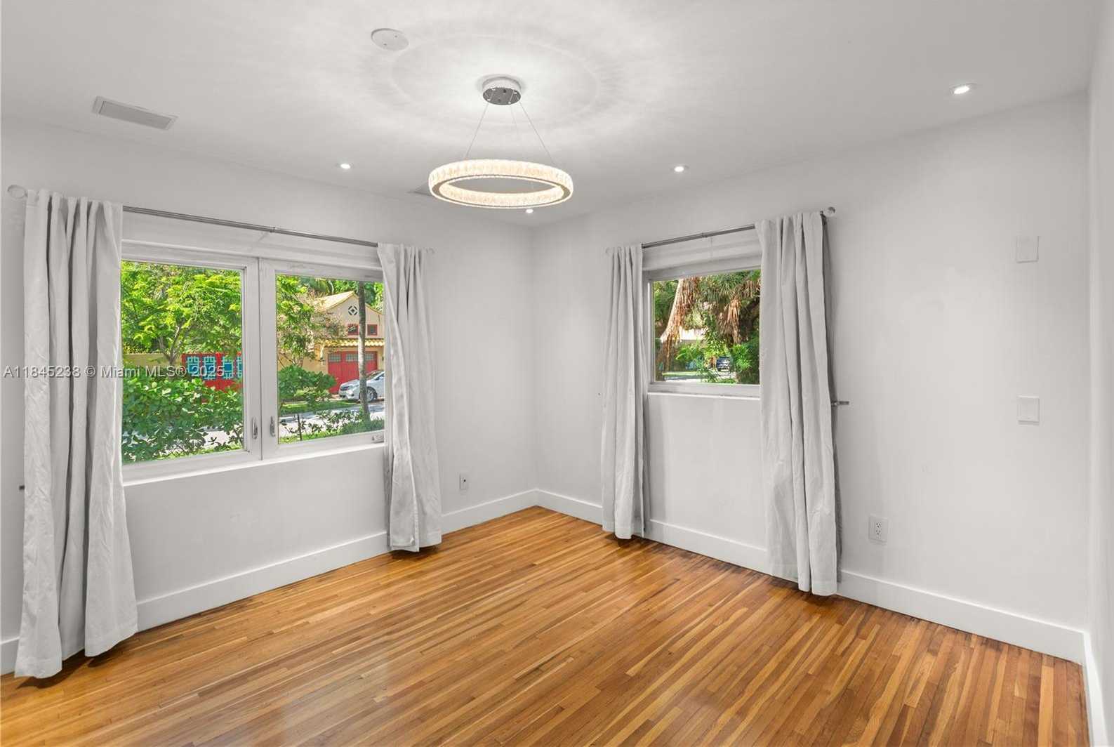 Small Image of 520 CASTANIA AVE, Coral Gables Number 26