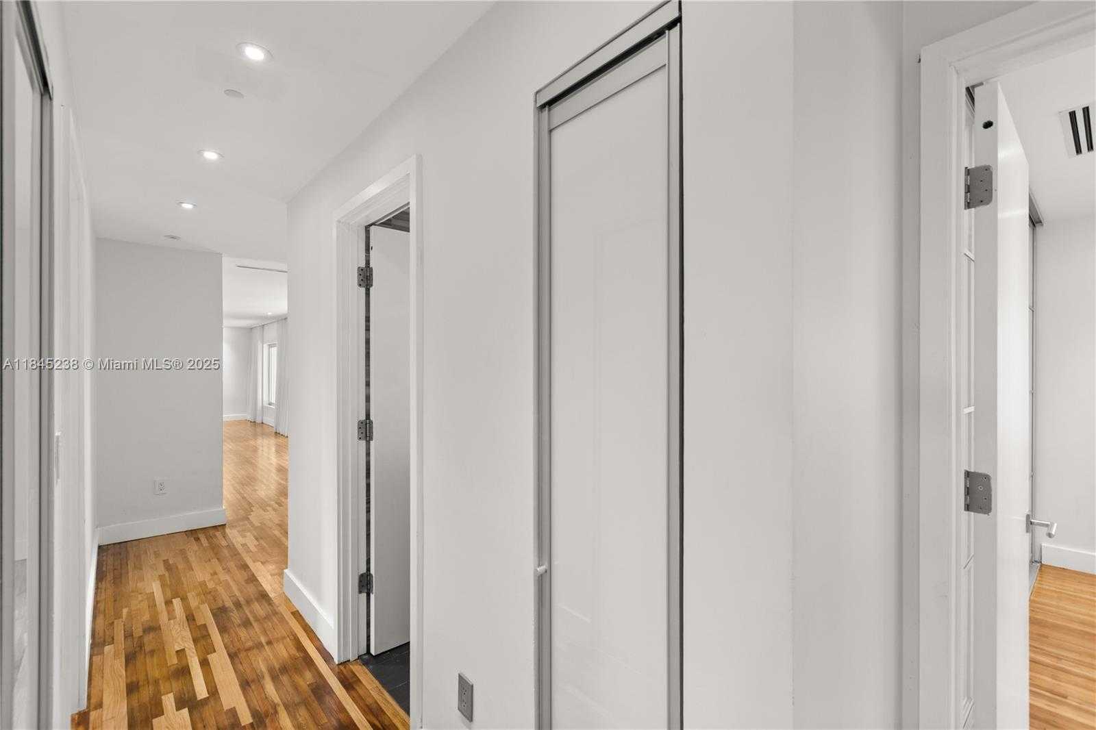 Small Image of 520 CASTANIA AVE, Coral Gables Number 28