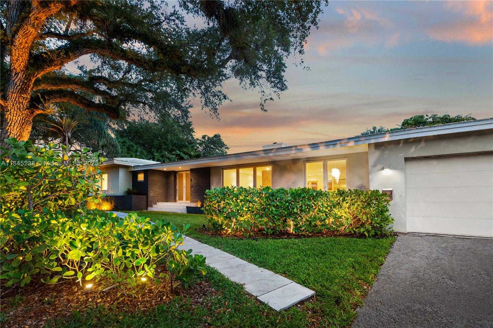Small Image of 520 CASTANIA AVE, Coral Gables Number 3