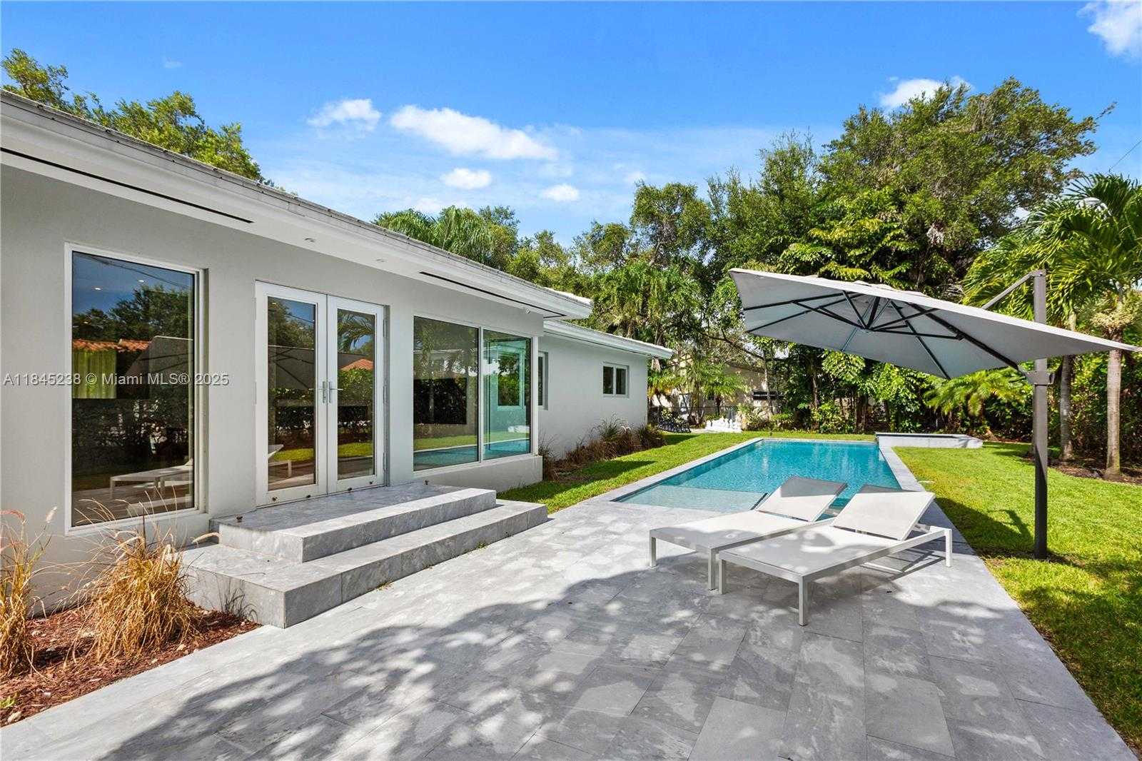 Small Image of 520 CASTANIA AVE, Coral Gables Number 31