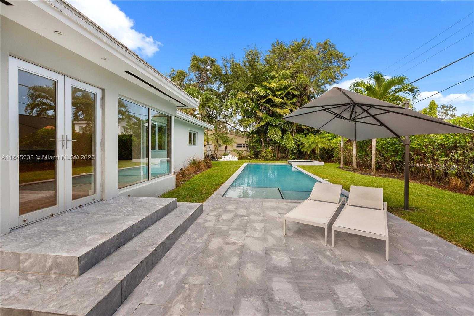 Small Image of 520 CASTANIA AVE, Coral Gables Number 32
