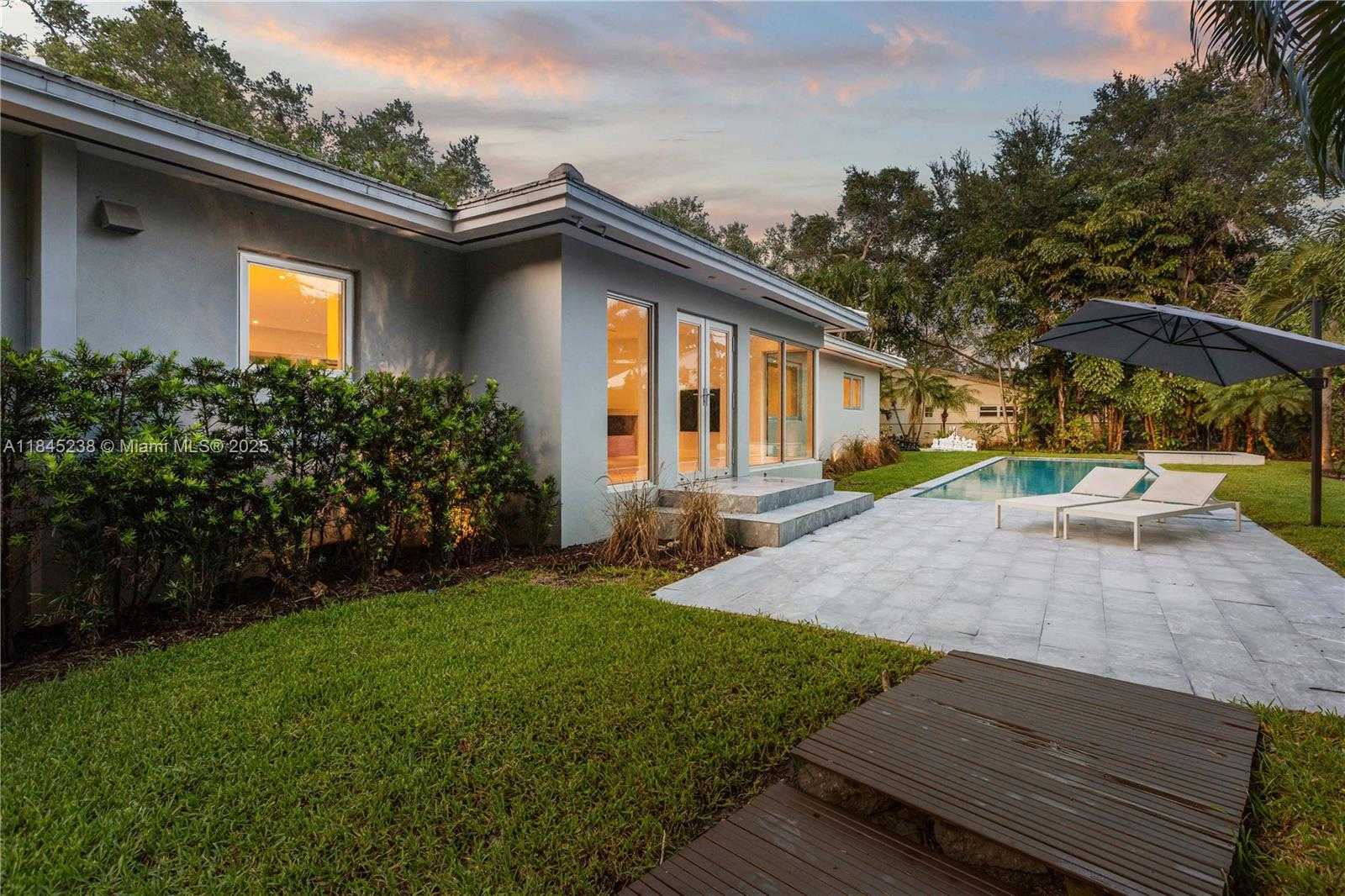 Small Image of 520 CASTANIA AVE, Coral Gables Number 36