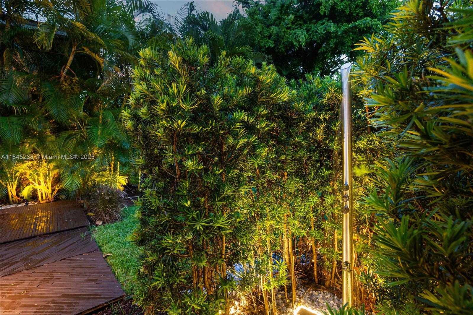 Small Image of 520 CASTANIA AVE, Coral Gables Number 39