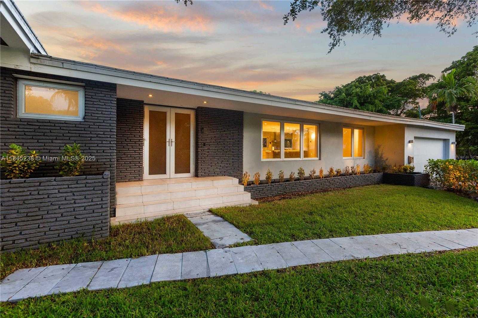 Small Image of 520 CASTANIA AVE, Coral Gables Number 4