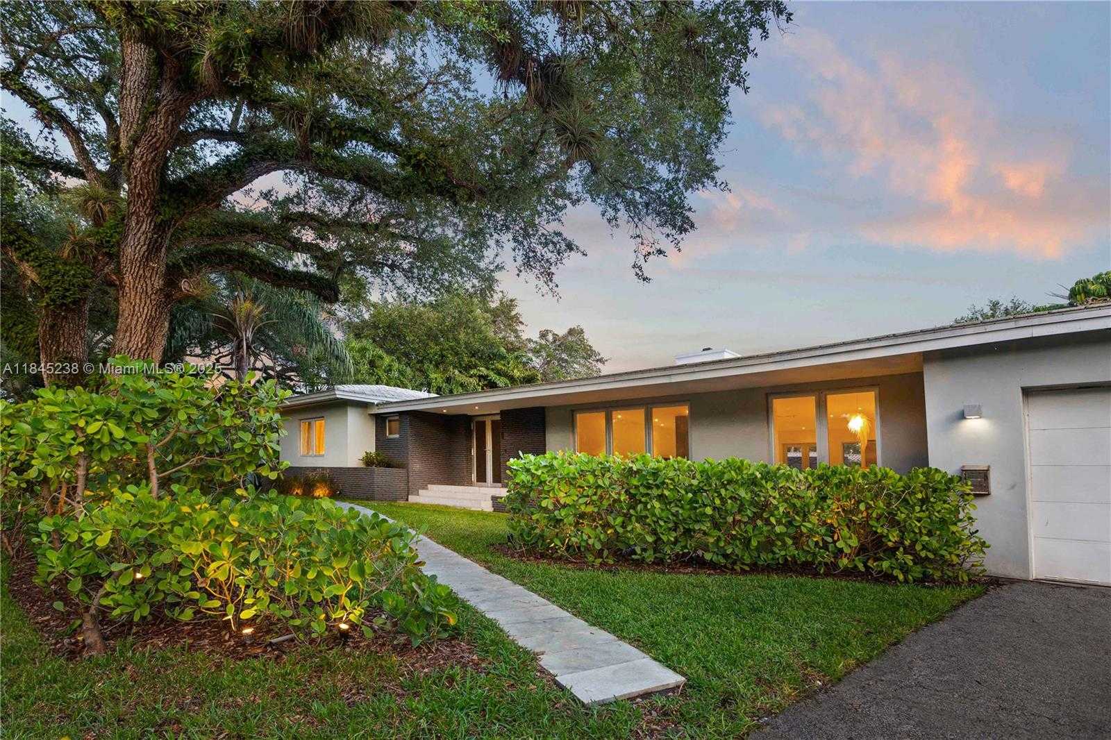 Small Image of 520 CASTANIA AVE, Coral Gables Number 41