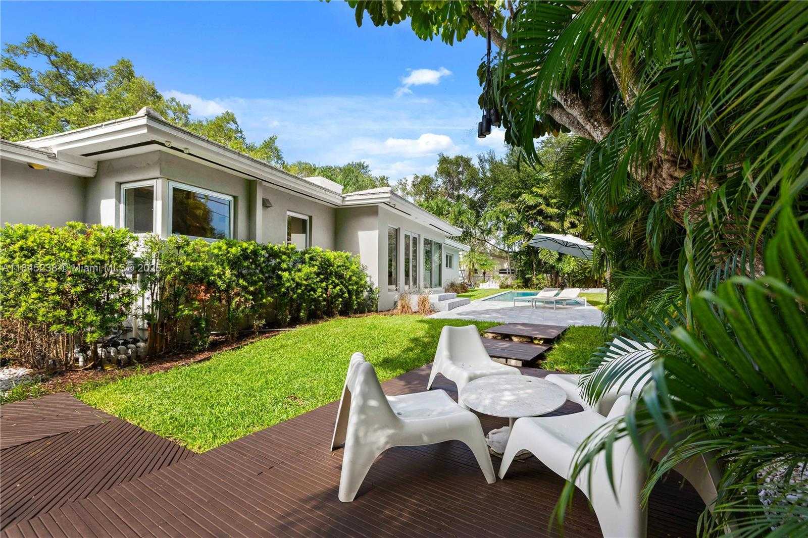 Small Image of 520 CASTANIA AVE, Coral Gables Number 42