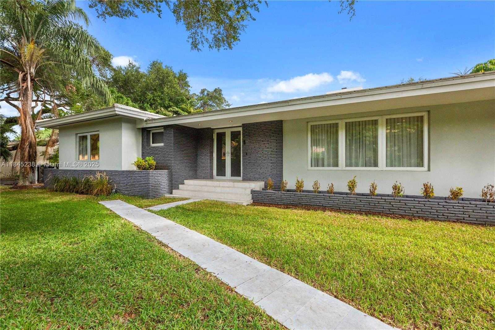 Small Image of 520 CASTANIA AVE, Coral Gables Number 45