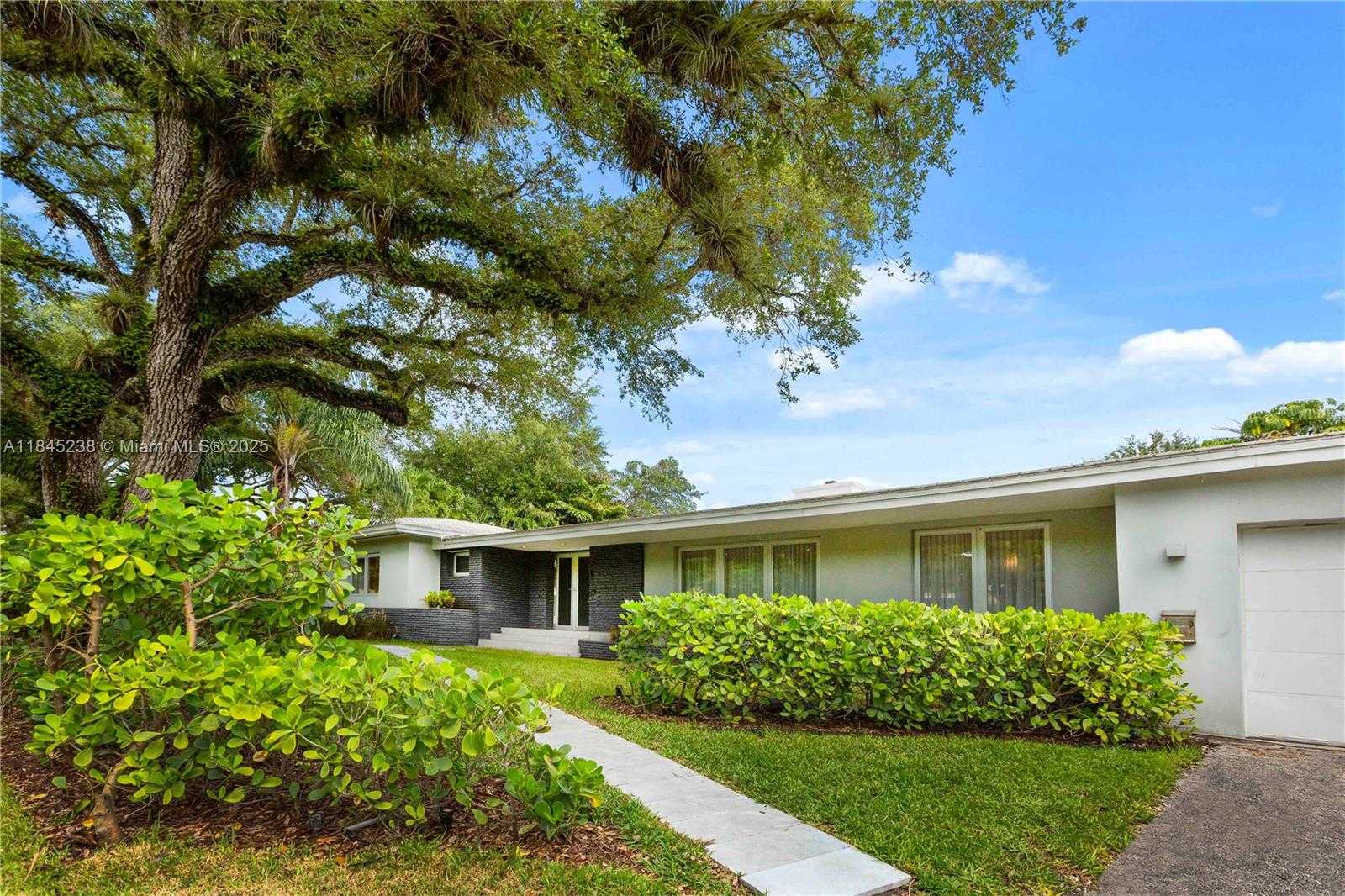 Small Image of 520 CASTANIA AVE, Coral Gables Number 46
