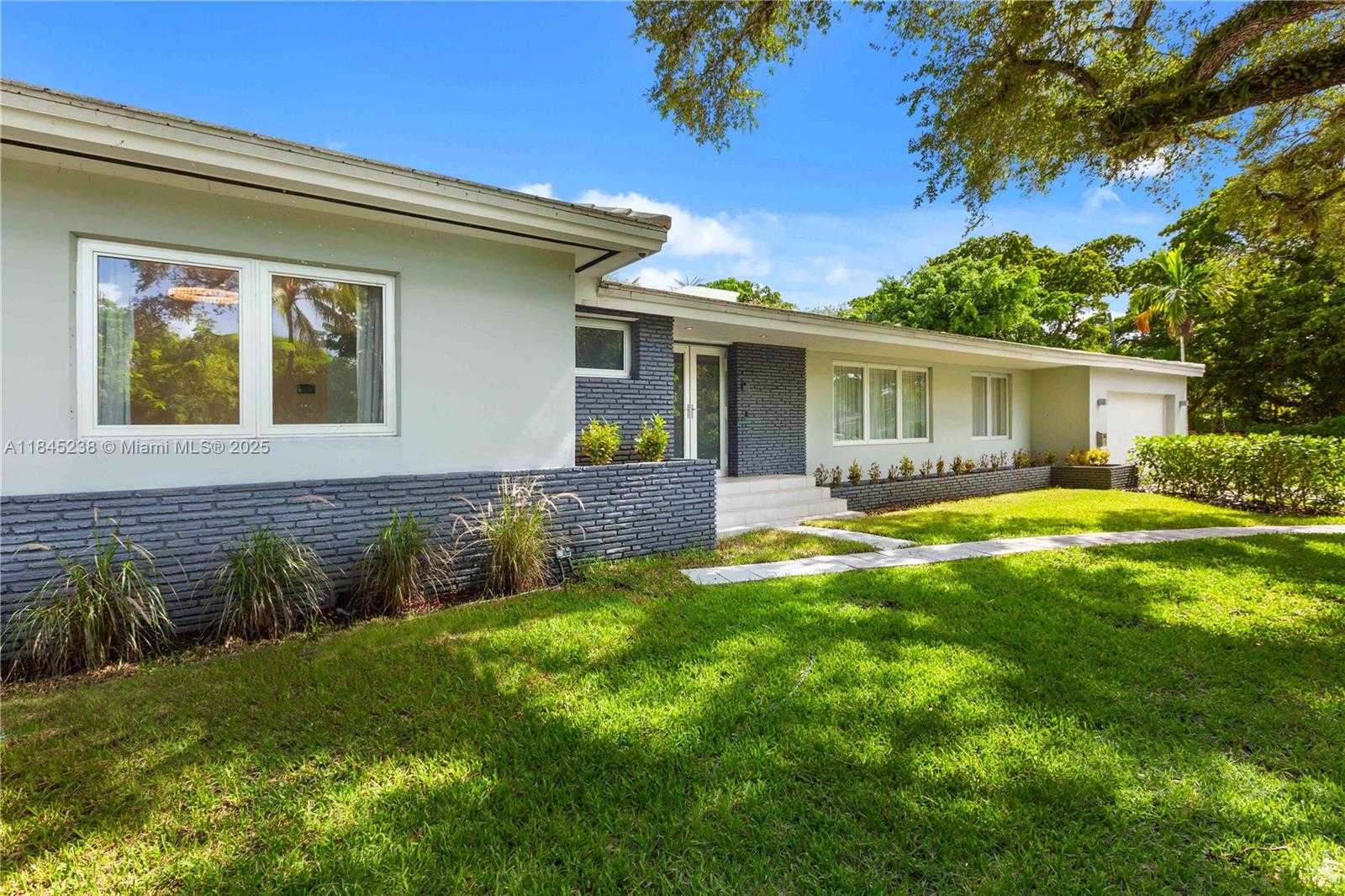 Small Image of 520 CASTANIA AVE, Coral Gables Number 47