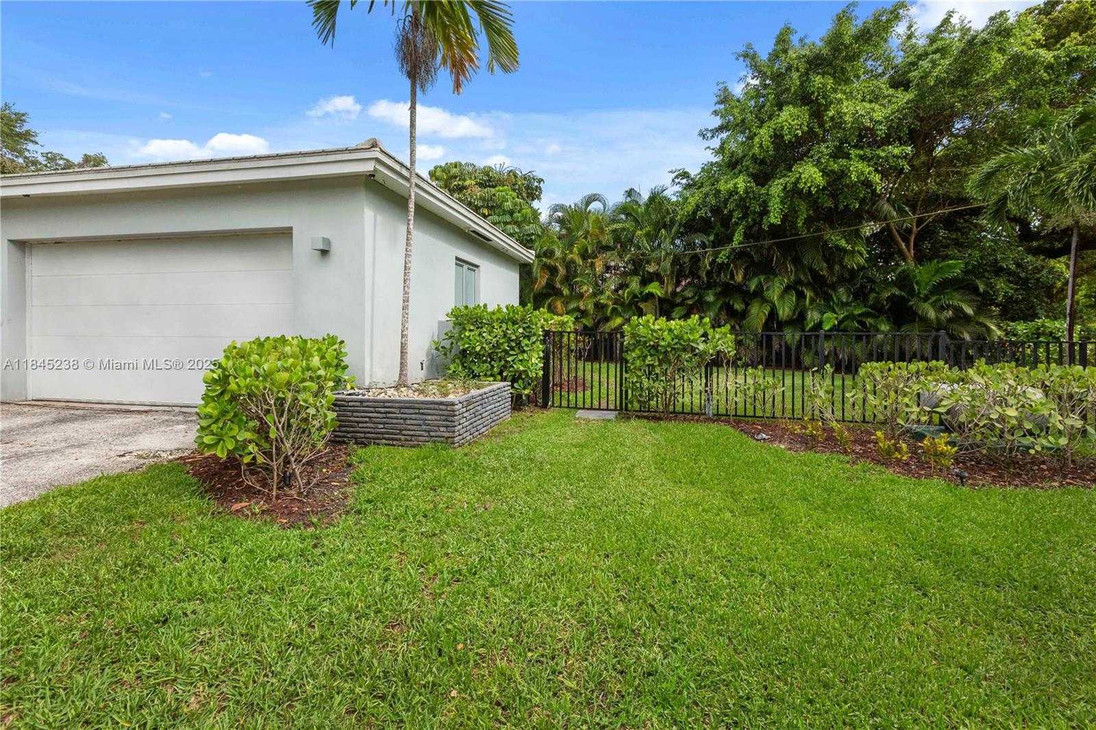 Small Image of 520 CASTANIA AVE, Coral Gables Number 48
