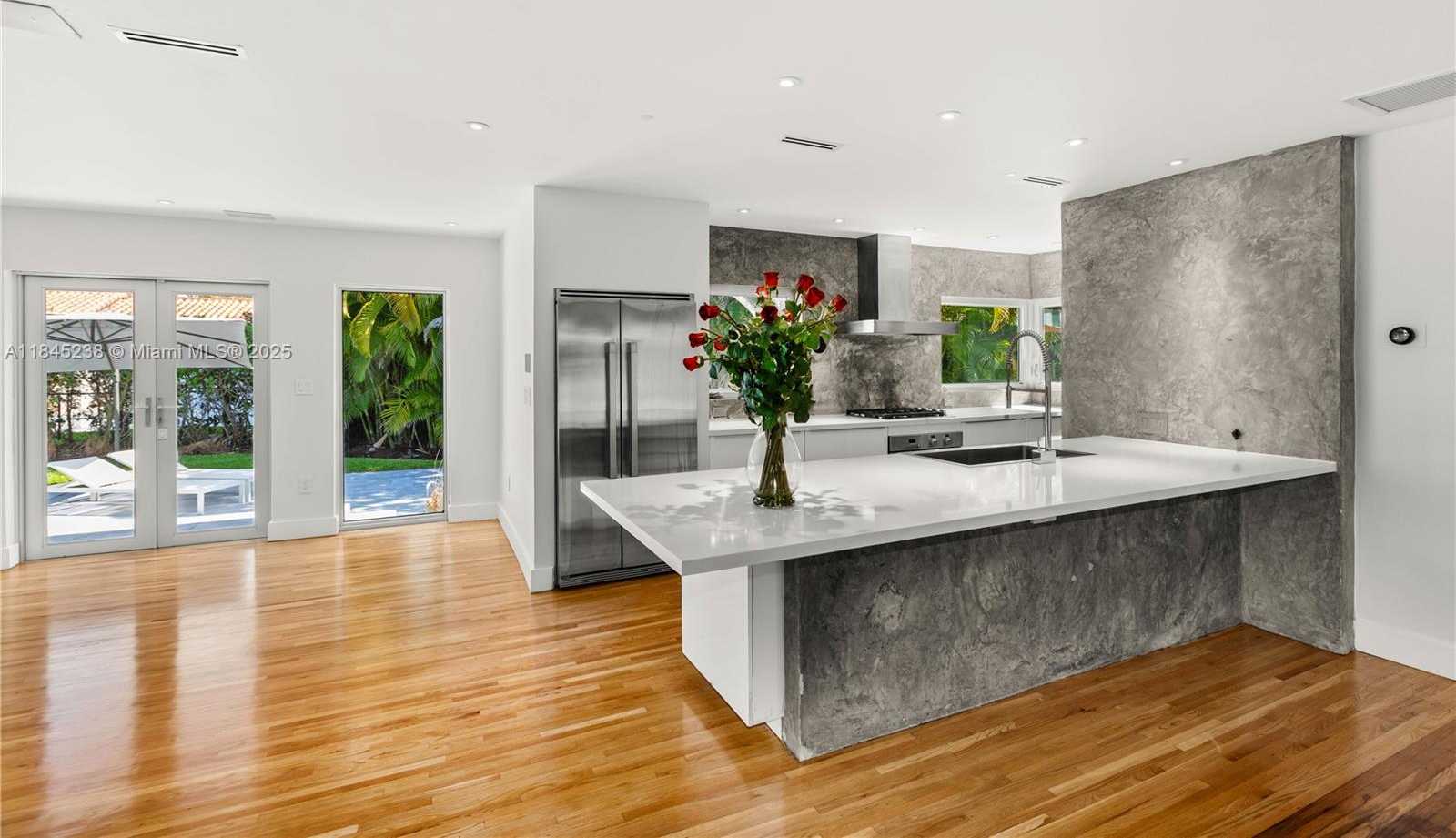 Small Image of 520 CASTANIA AVE, Coral Gables Number 5