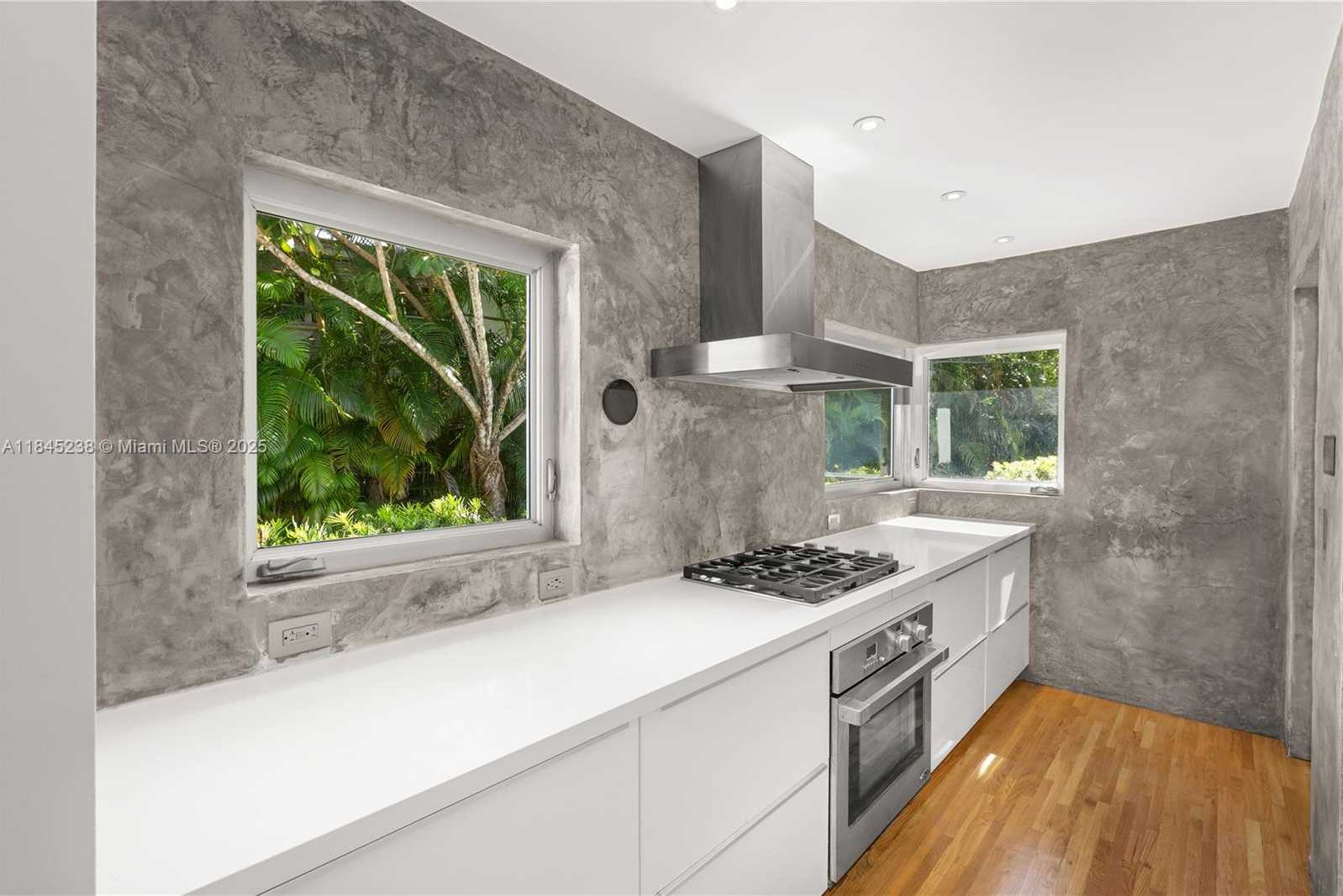 Small Image of 520 CASTANIA AVE, Coral Gables Number 8