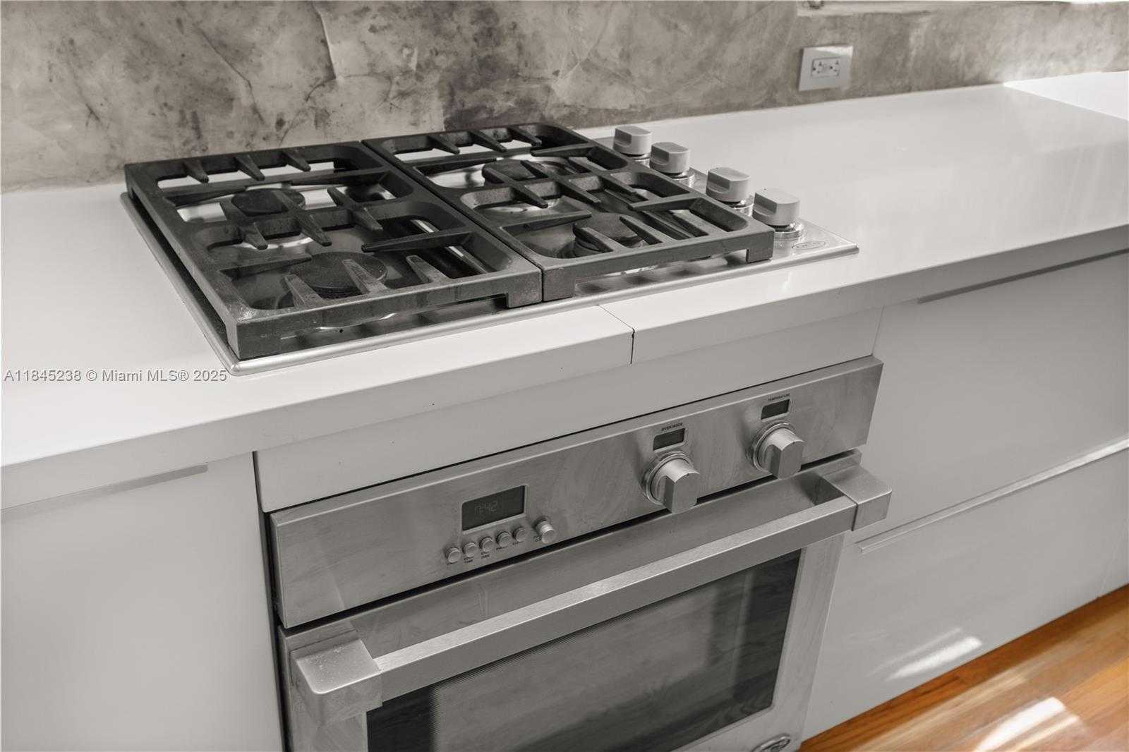 Small Image of 520 CASTANIA AVE, Coral Gables Number 9