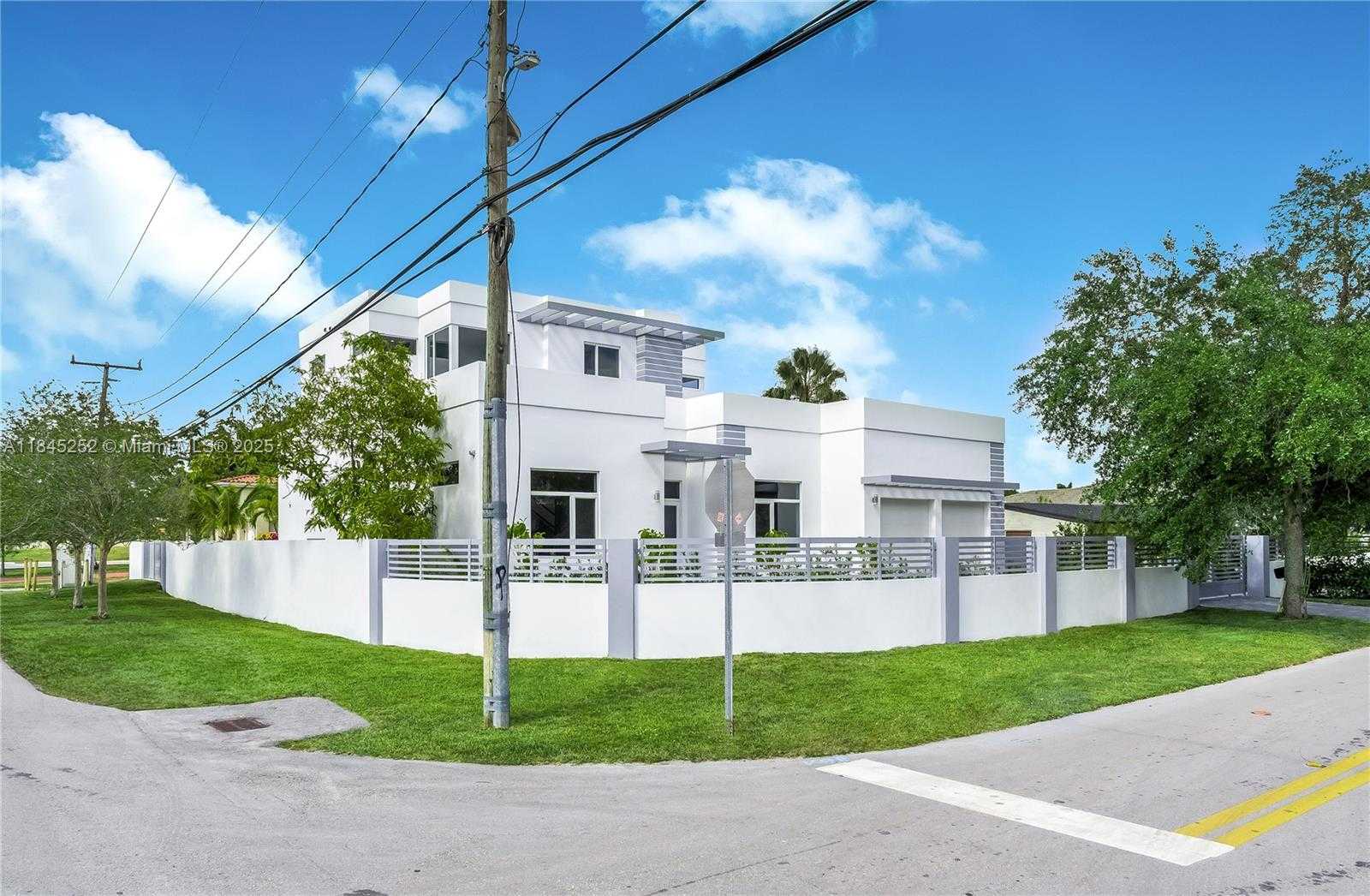 Small Image of 9895 NORTH WEST 26TH ST, Doral Number 33
