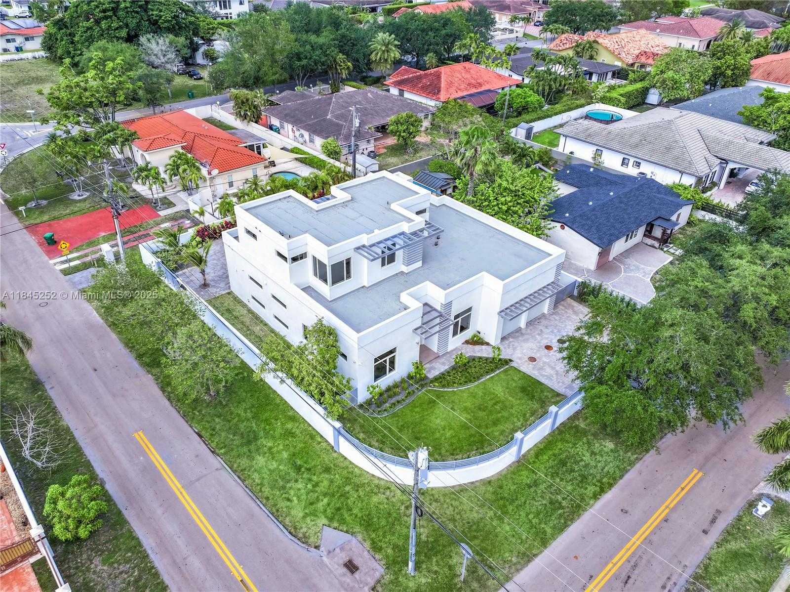 Small Image of 9895 NORTH WEST 26TH ST, Doral Number 36