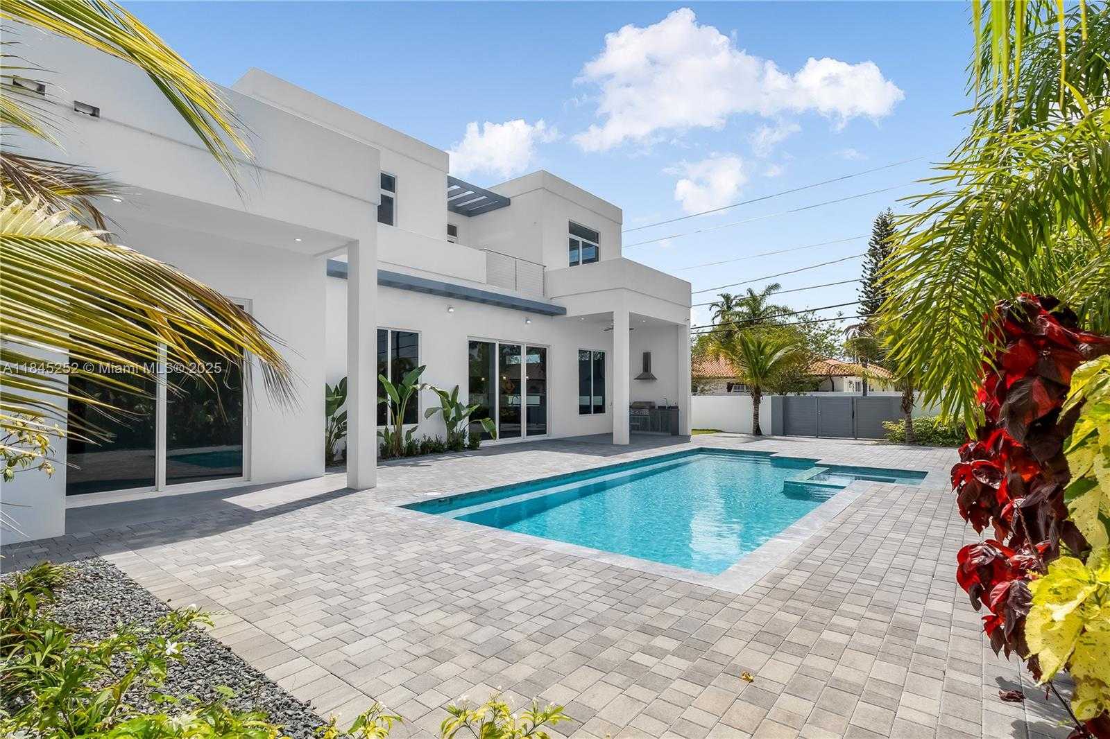 Small Image of 9895 NORTH WEST 26TH ST, Doral Number 5