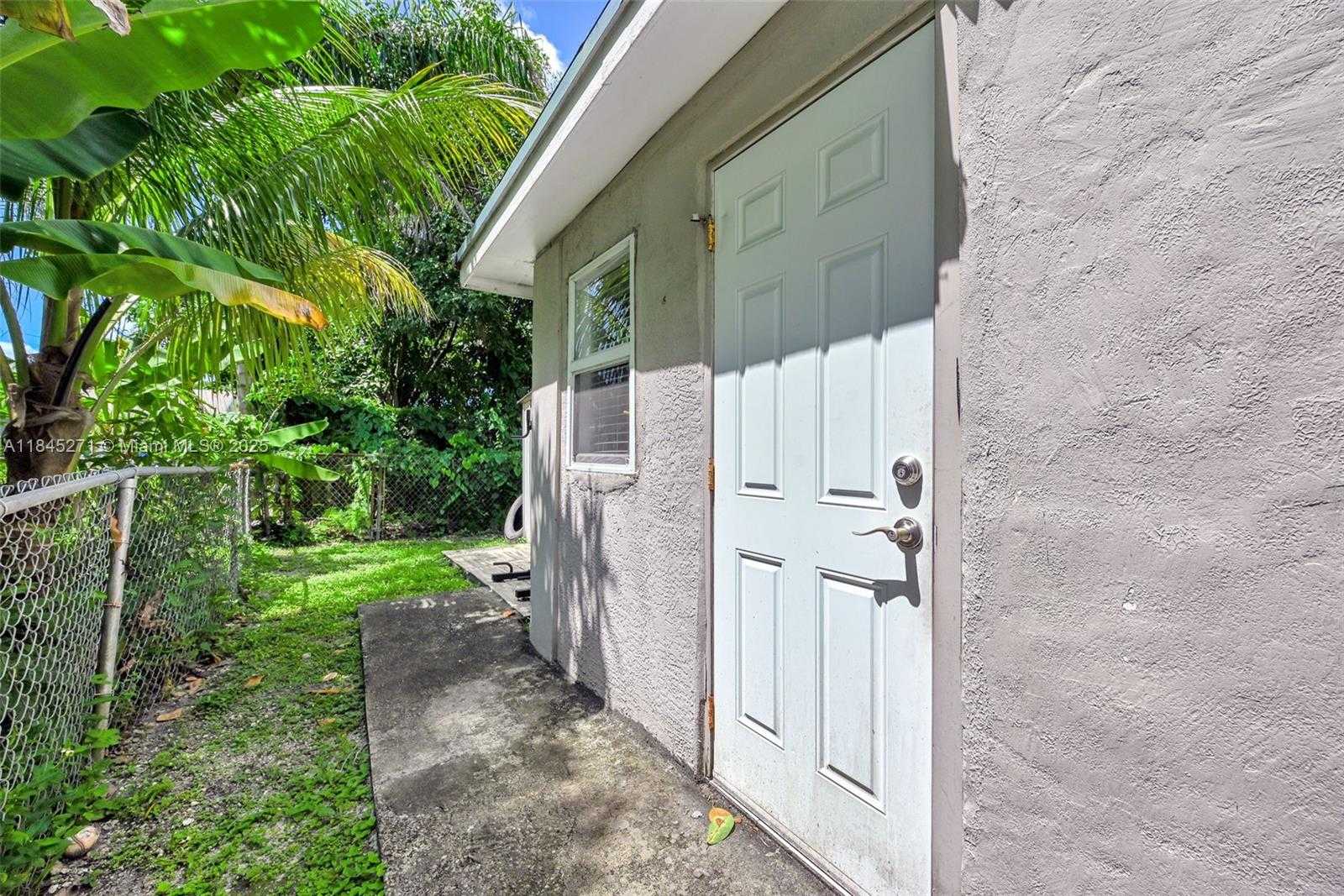Small Image of 2318 WASHINGTON ST, Hollywood Number 14