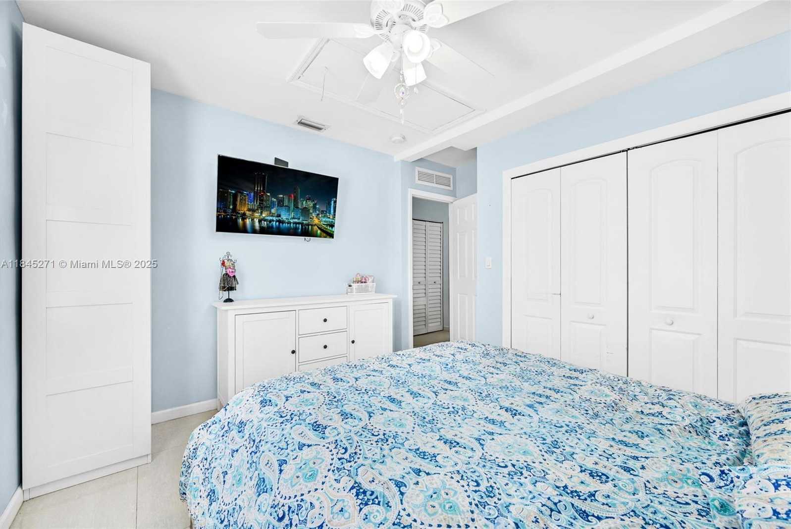Small Image of 2318 WASHINGTON ST, Hollywood Number 29
