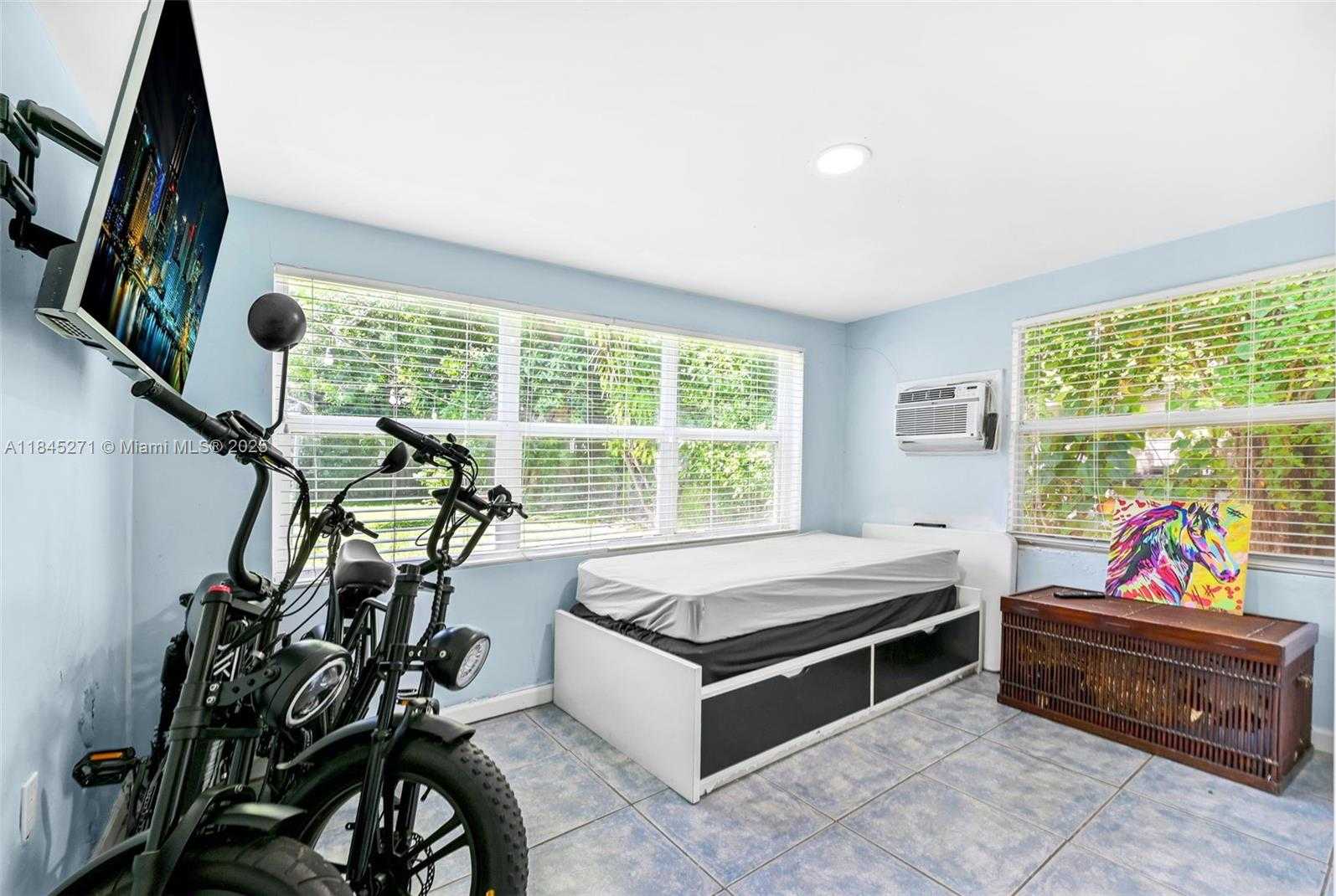 Small Image of 2318 WASHINGTON ST, Hollywood Number 34