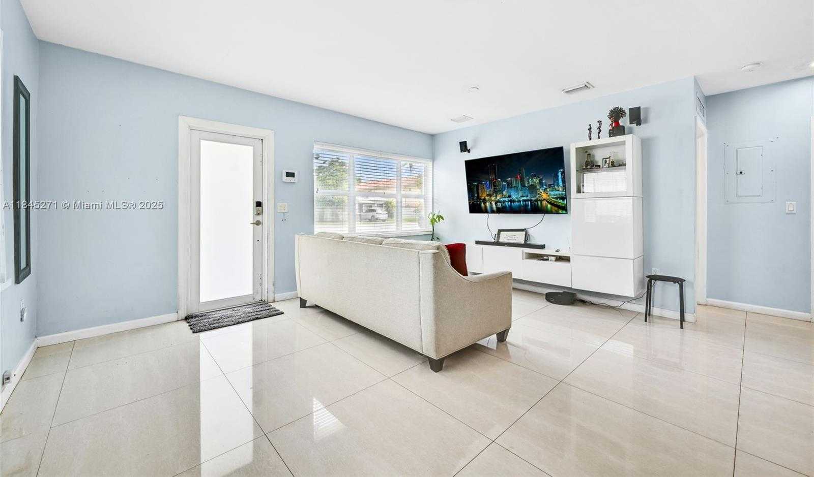 Small Image of 2318 WASHINGTON ST, Hollywood Number 41