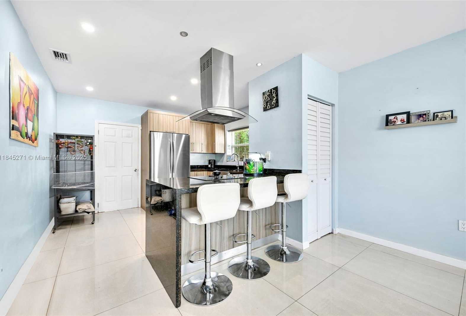 Small Image of 2318 WASHINGTON ST, Hollywood Number 43