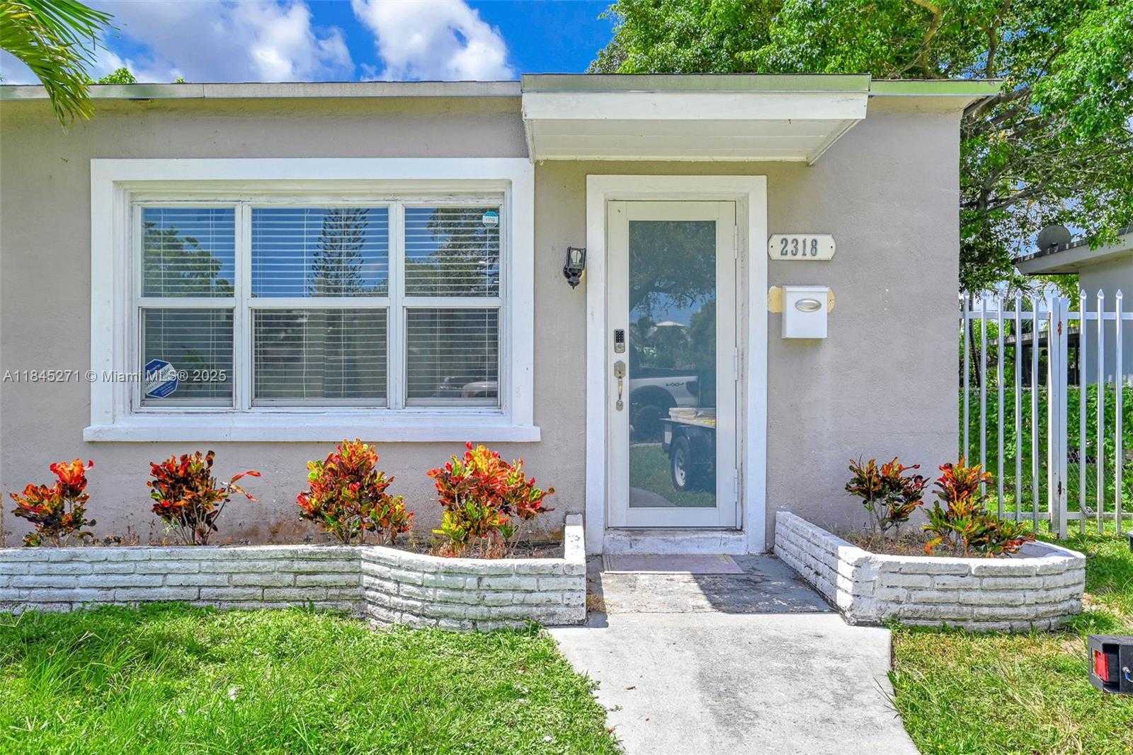 Small Image of 2318 WASHINGTON ST, Hollywood Number 8