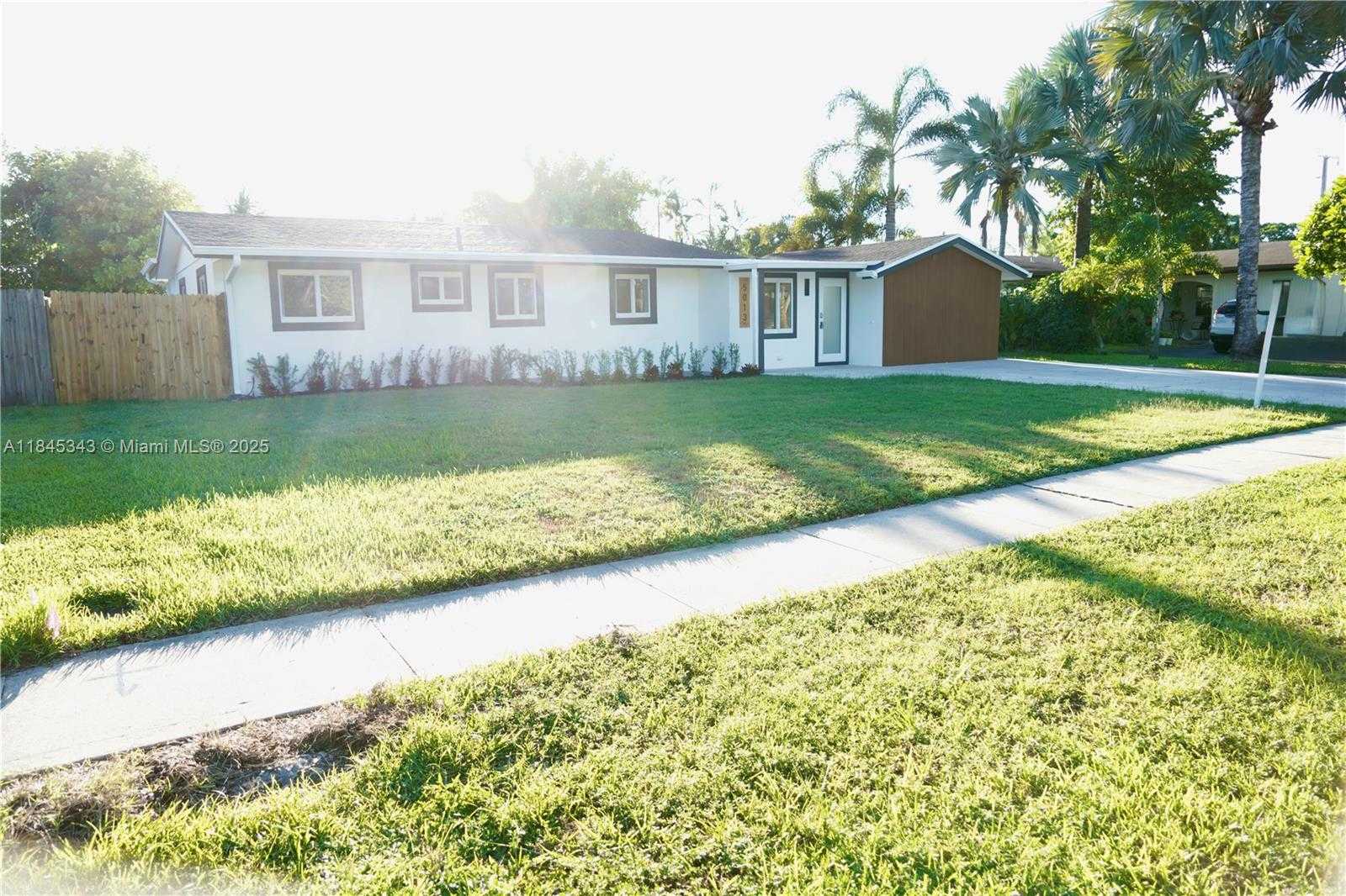 Small Image of 5013 SOUTH WEST 90TH TER, Cooper City Number 2