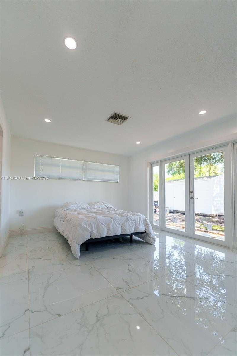 Small Image of 2011 NORTH 43RD AVE, Hollywood Number 12