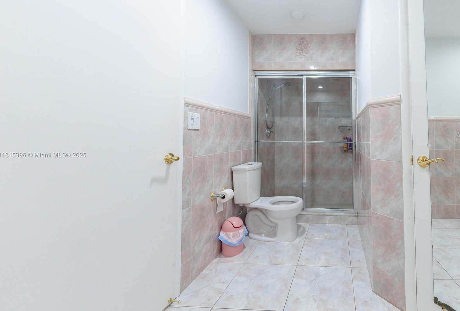 Small Image of 2011 NORTH 43RD AVE, Hollywood Number 14