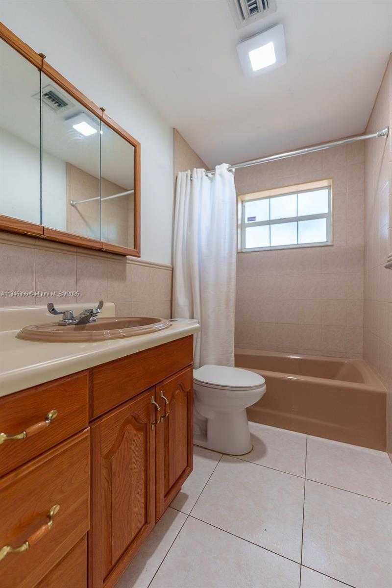 Small Image of 2011 NORTH 43RD AVE, Hollywood Number 15