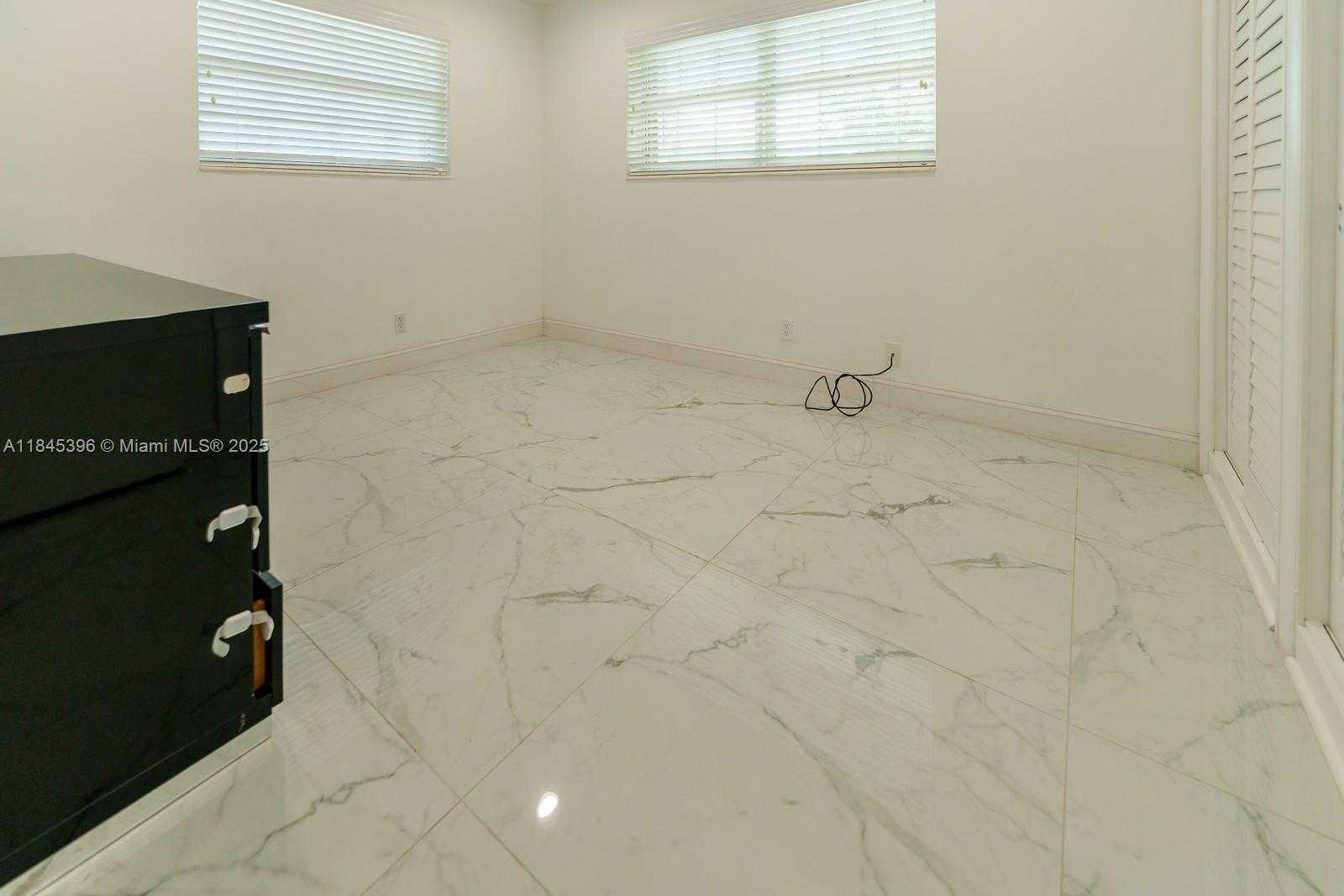 Small Image of 2011 NORTH 43RD AVE, Hollywood Number 17