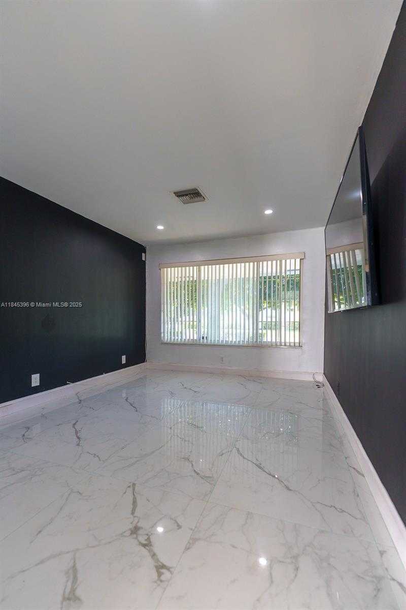 Small Image of 2011 NORTH 43RD AVE, Hollywood Number 18