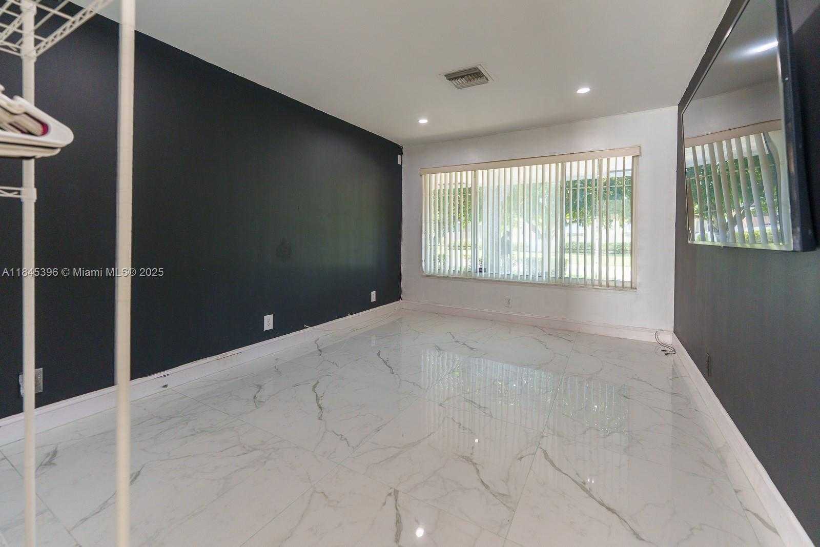 Small Image of 2011 NORTH 43RD AVE, Hollywood Number 19