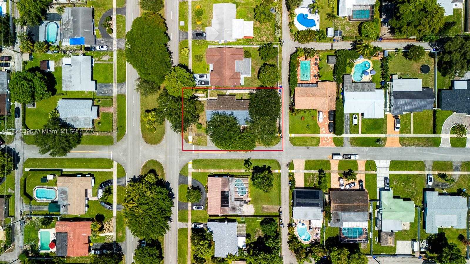 Small Image of 2011 NORTH 43RD AVE, Hollywood Number 2