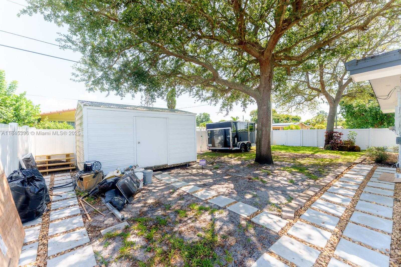 Small Image of 2011 NORTH 43RD AVE, Hollywood Number 23