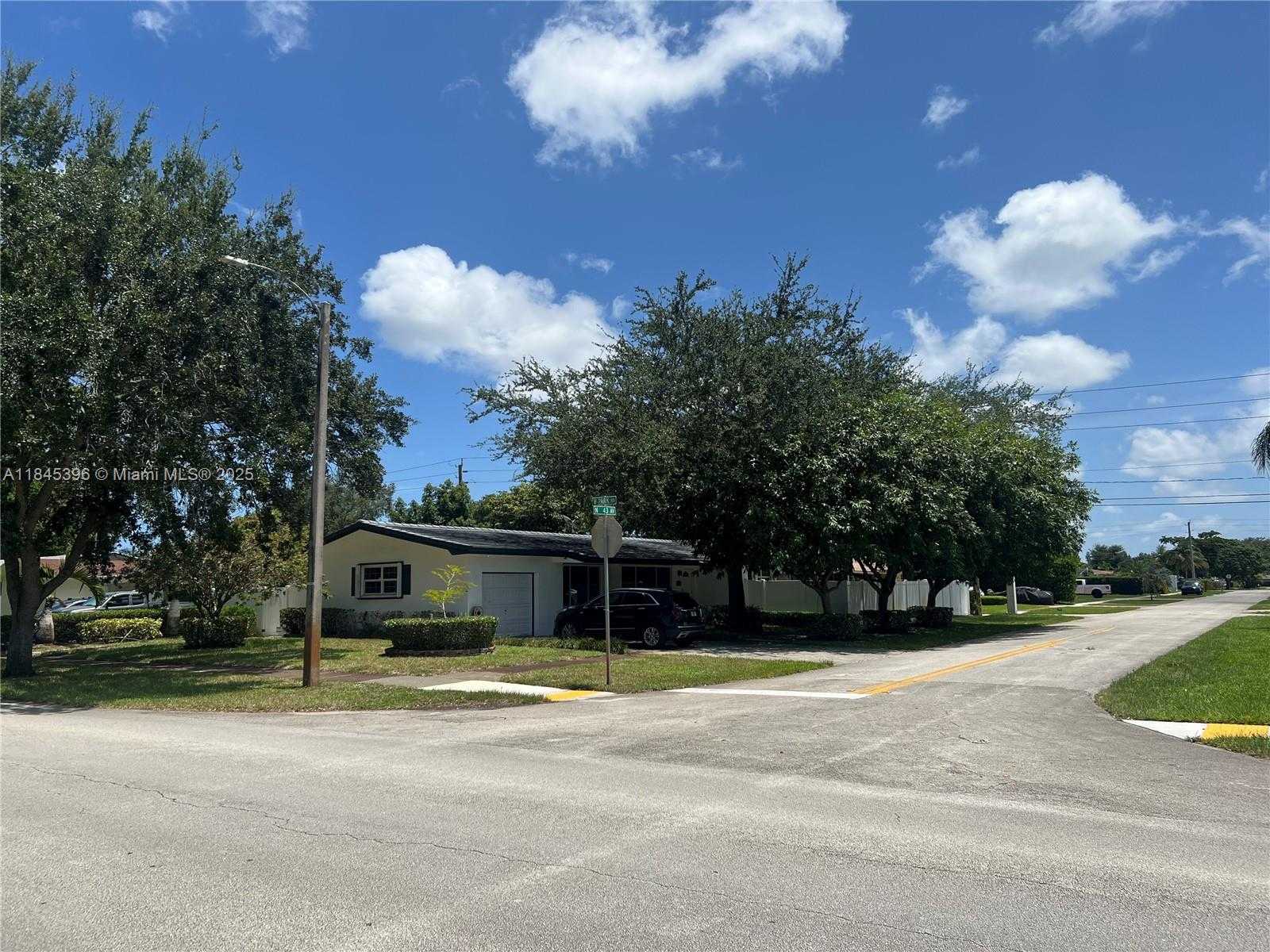 Small Image of 2011 NORTH 43RD AVE, Hollywood Number 26