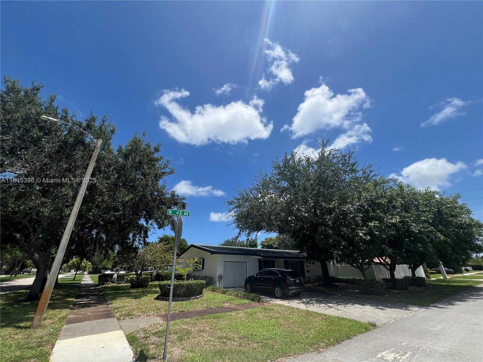 Small Image of 2011 NORTH 43RD AVE, Hollywood Number 29