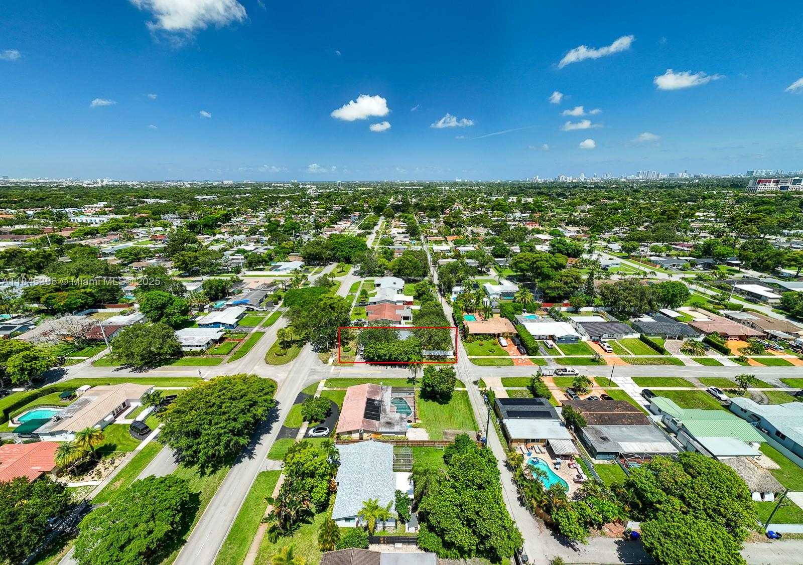 Small Image of 2011 NORTH 43RD AVE, Hollywood Number 3