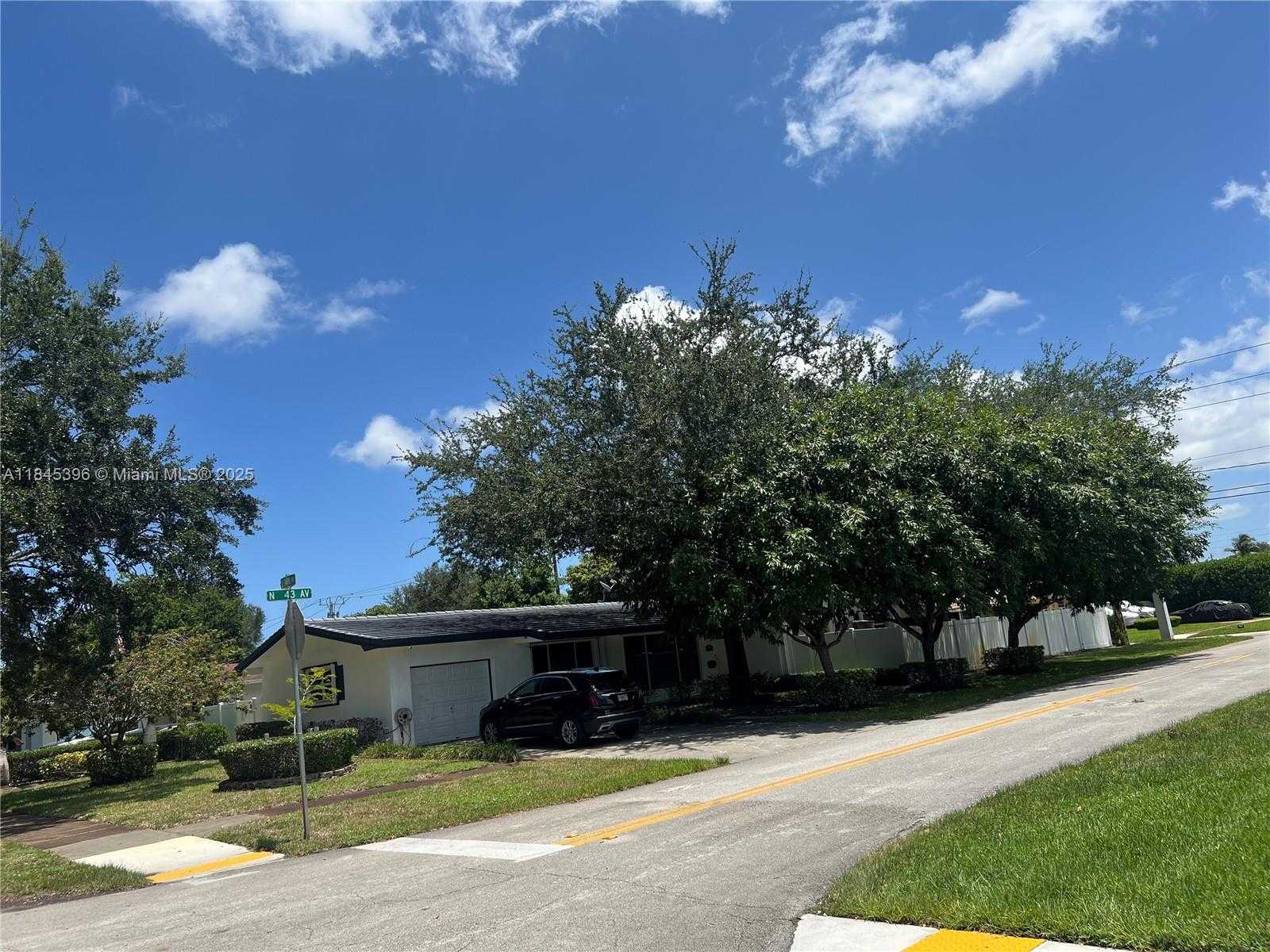 Small Image of 2011 NORTH 43RD AVE, Hollywood Number 30