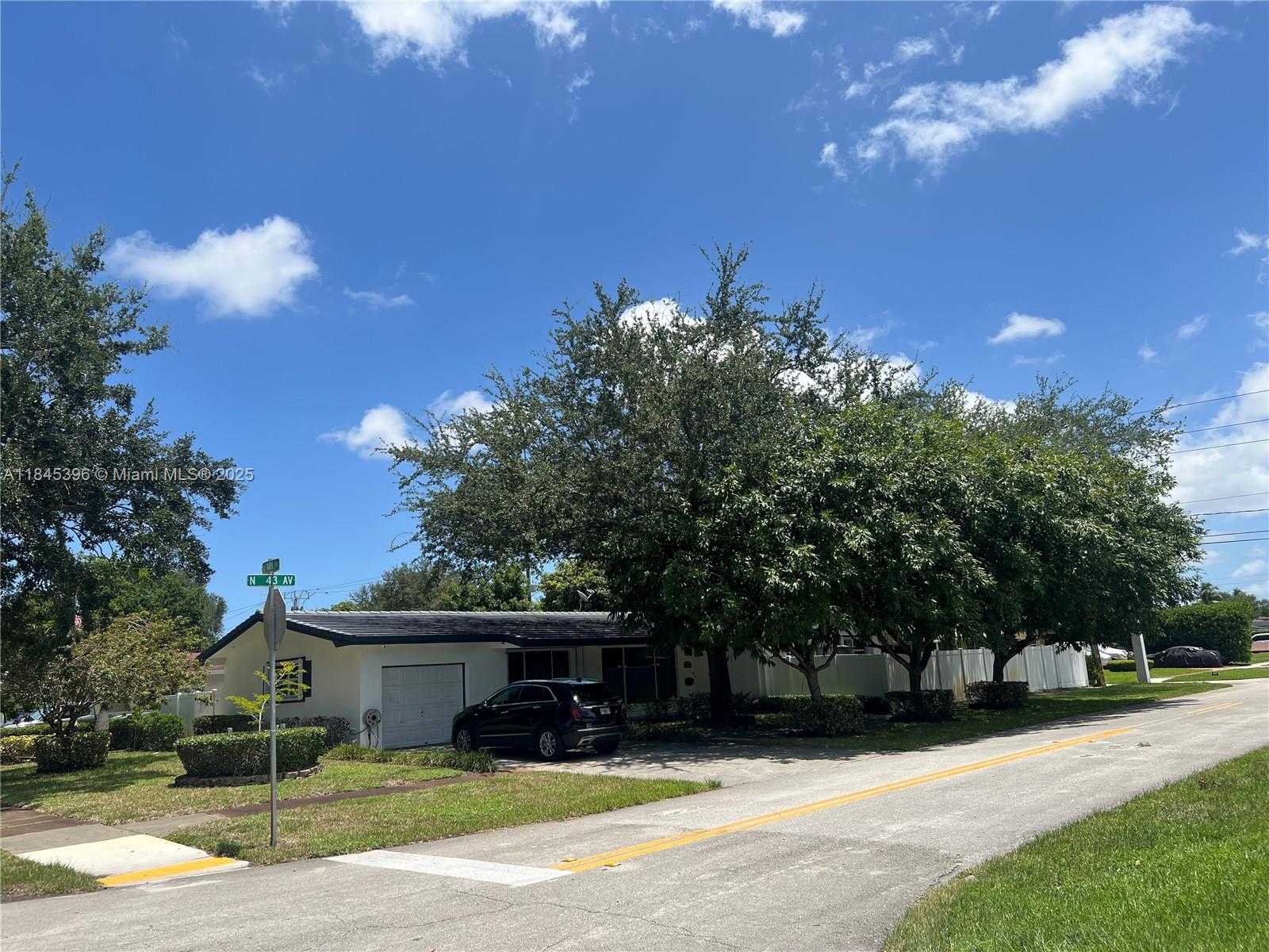 Small Image of 2011 NORTH 43RD AVE, Hollywood Number 31