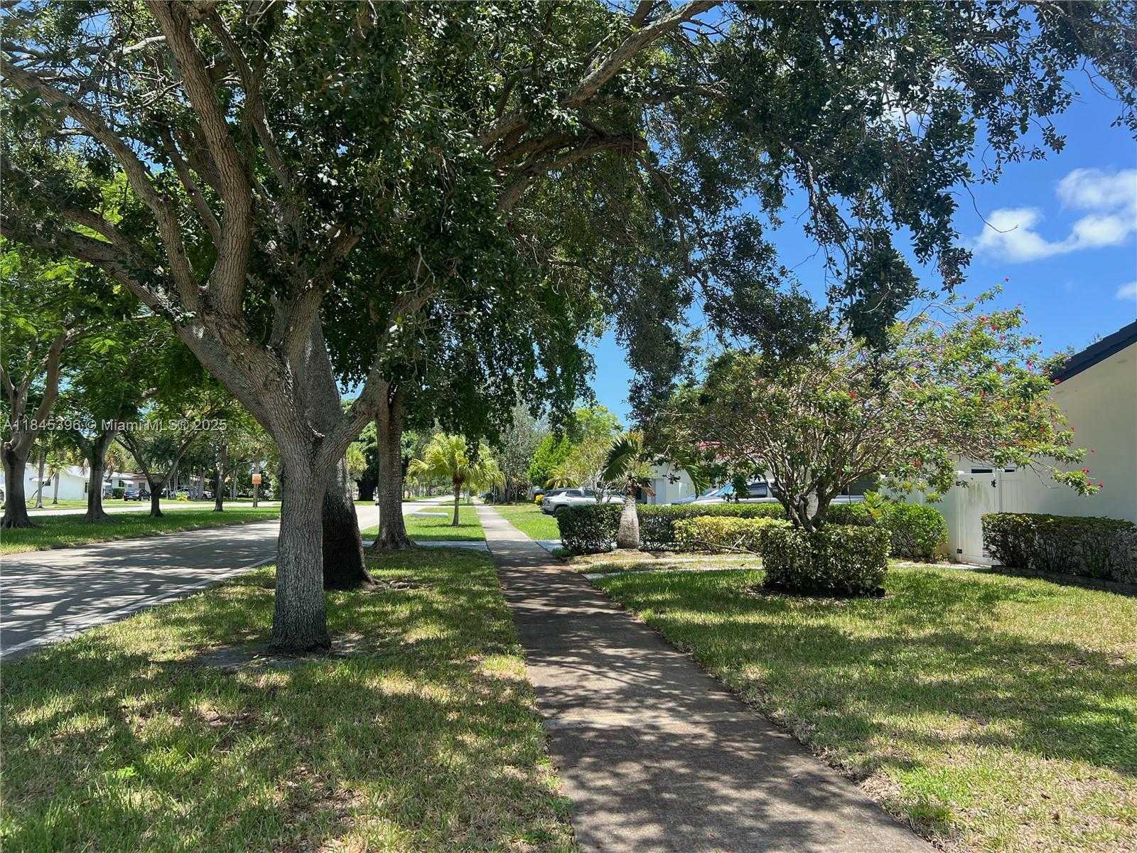 Small Image of 2011 NORTH 43RD AVE, Hollywood Number 33