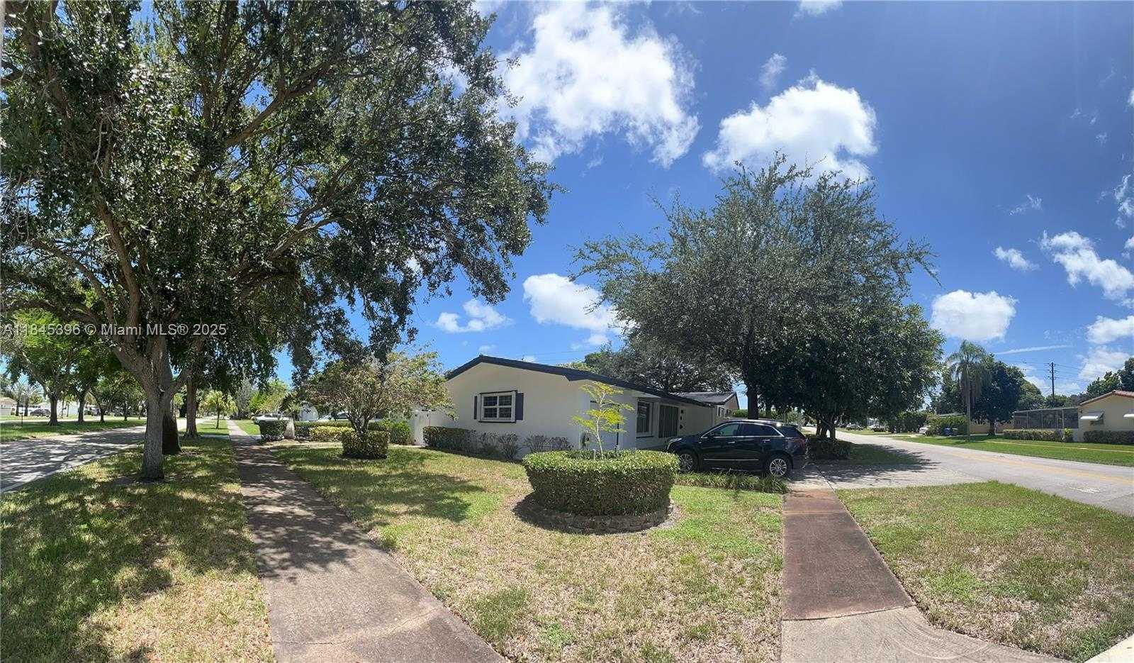 Small Image of 2011 NORTH 43RD AVE, Hollywood Number 34