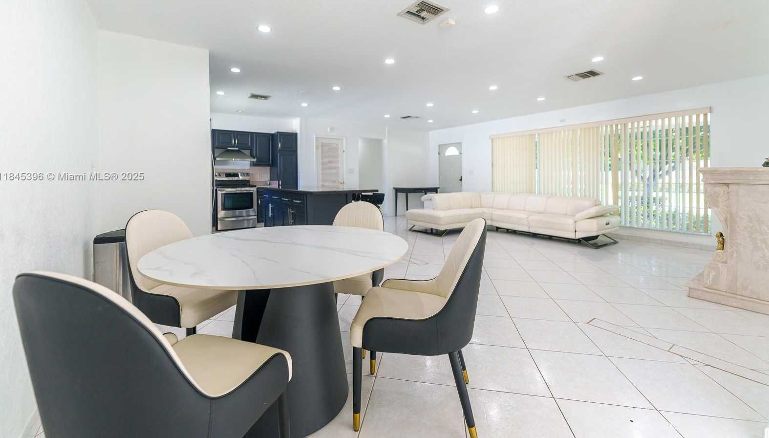 Small Image of 2011 NORTH 43RD AVE, Hollywood Number 8