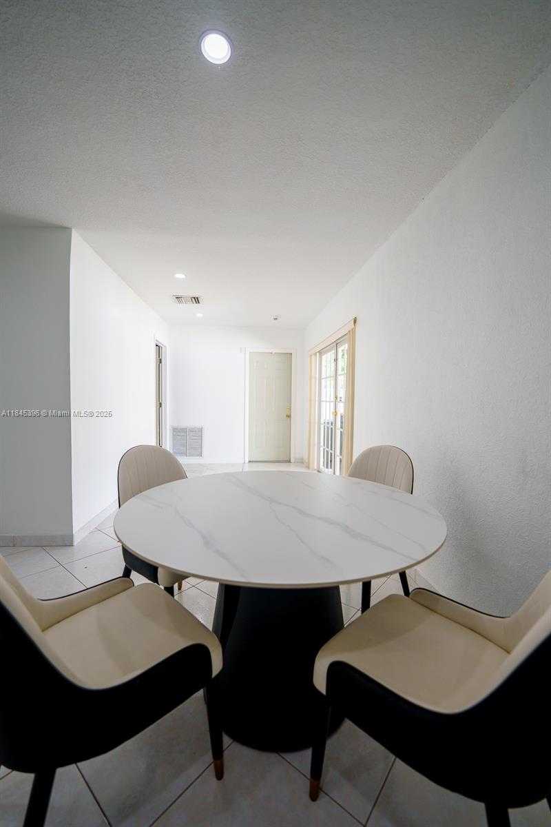 Small Image of 2011 NORTH 43RD AVE, Hollywood Number 9