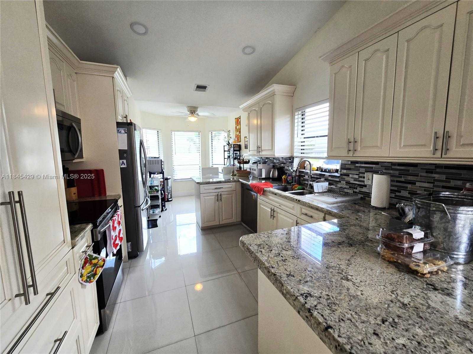 Small Image of 23330 SEDAWIE DR, Boca Raton Number 10