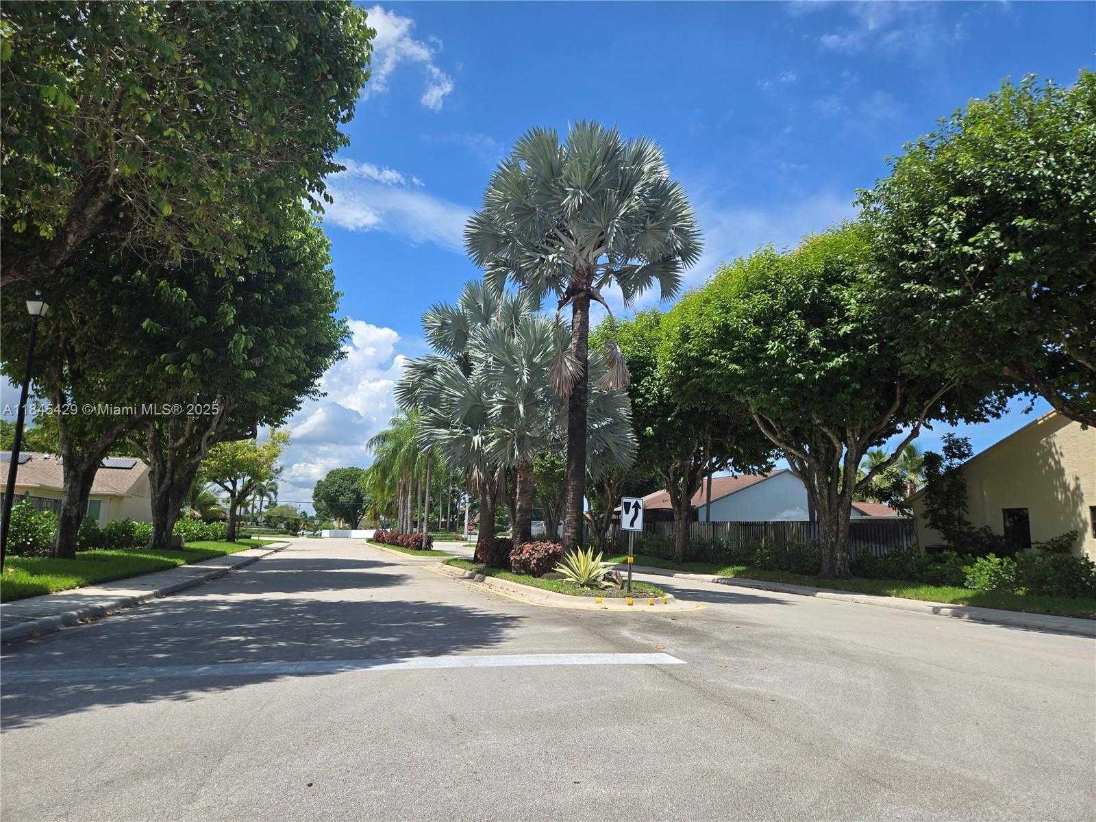 Small Image of 23330 SEDAWIE DR, Boca Raton Number 26