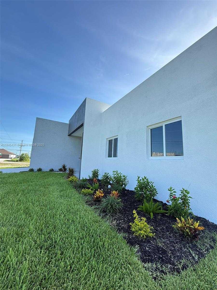 Small Image of 5 SOUTH WEST 26TH PLACE, Cape Coral Number 30