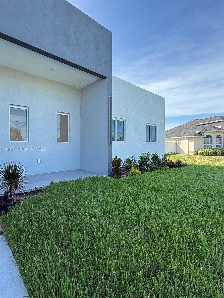 Small Image of 5 SOUTH WEST 26TH PLACE, Cape Coral Number 4