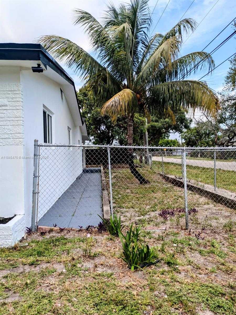 Small Image of 6201 SOUTH WEST 20TH CT, Miramar Number 25