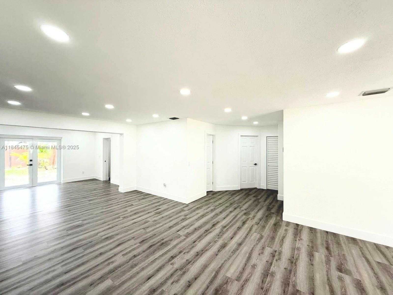 Small Image of 6201 SOUTH WEST 20TH CT, Miramar Number 5